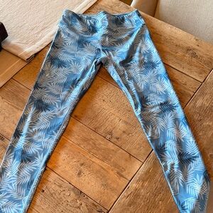 Blue Leaf-Print Women’s 3/4 Leggings
